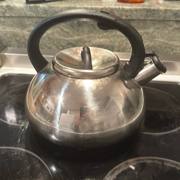 Stainless Steel heavy tea kettle (5 years old) - Picture 3 of 4